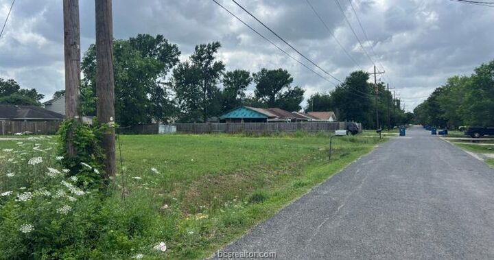 Property Photo:  701 West Virginia Street  TX 77868 