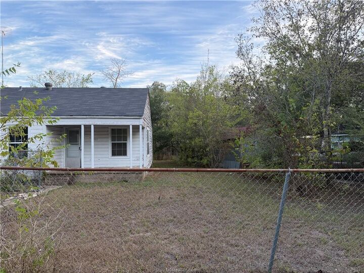 Property Photo:  1207 South Drive  TX 77803 