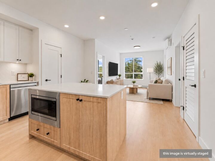 Property Photo:  19979 76 Avenue 415  BC V2Y 3Y2 