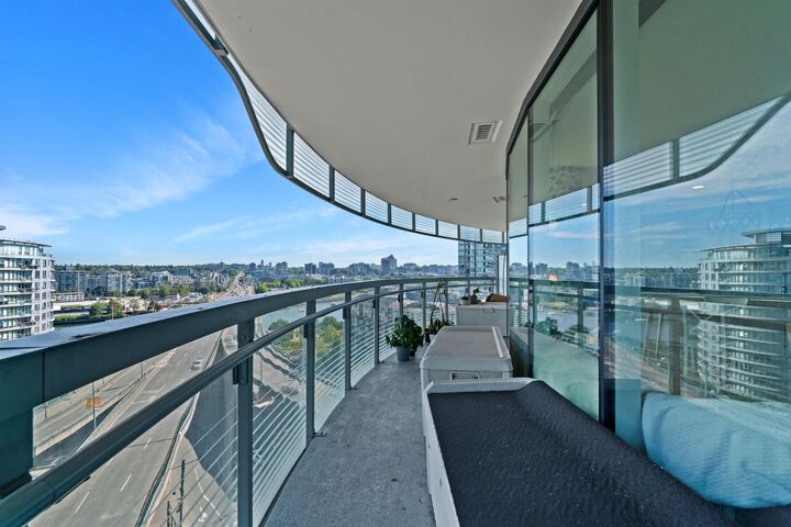 Property Photo:  87 Nelson Street 1284  BC V6Z 0E8 