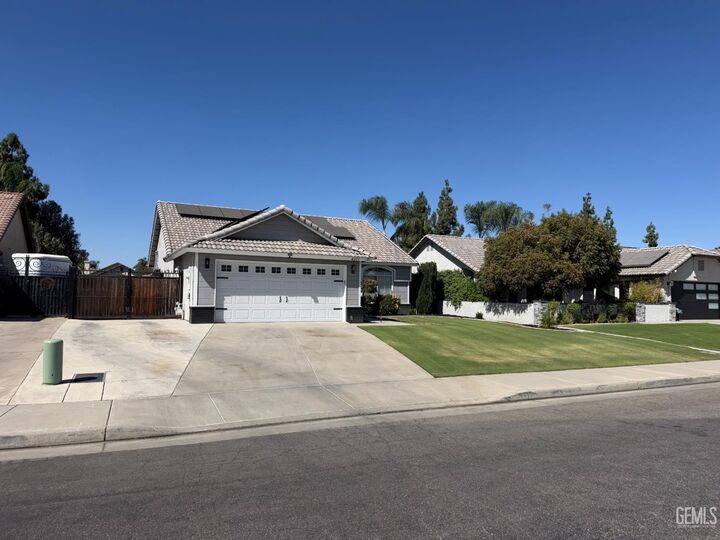 Property Photo:  4311 Gelding Way  CA 93312 