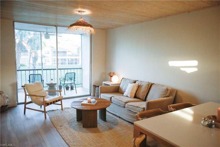 Property Photo: 225 Turtle Lake Ct 207 FL 34105