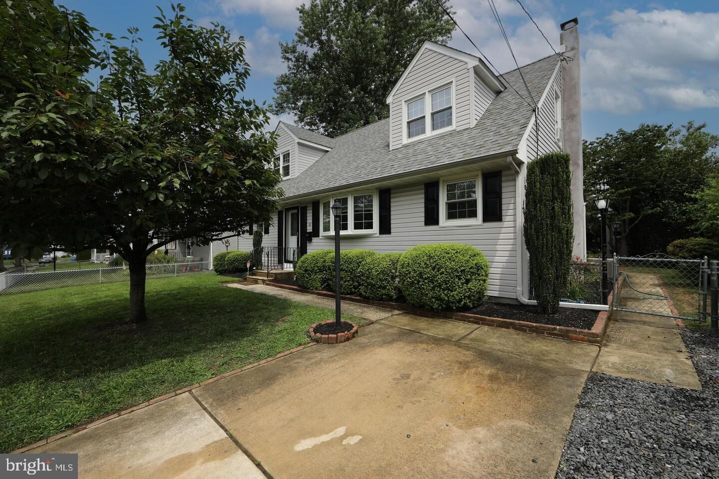 Property Photo:  37 Woodbine Avenue  NJ 08052 