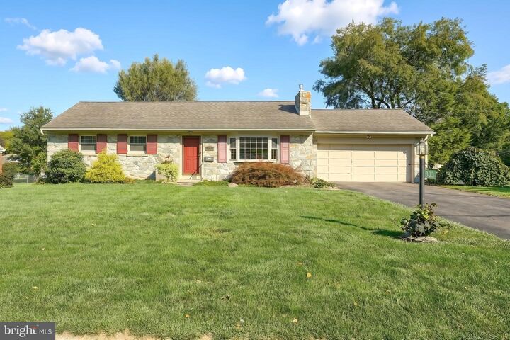 Property Photo:  303 Rolling Terrace  PA 17540 
