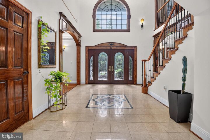Property Photo: 5124 Kenwood Drive VA 22003