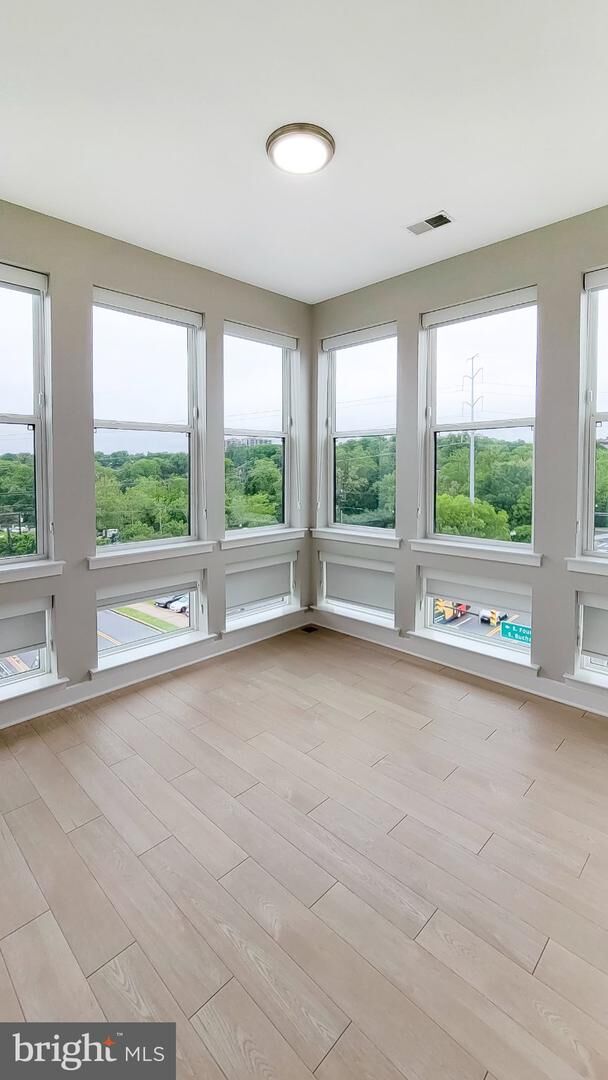 Property Photo: 989 S Buchanan Street 425 VA 22204