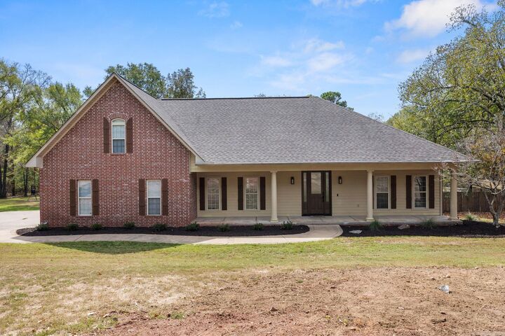 Property Photo: 170 Parkway Square AR 71964