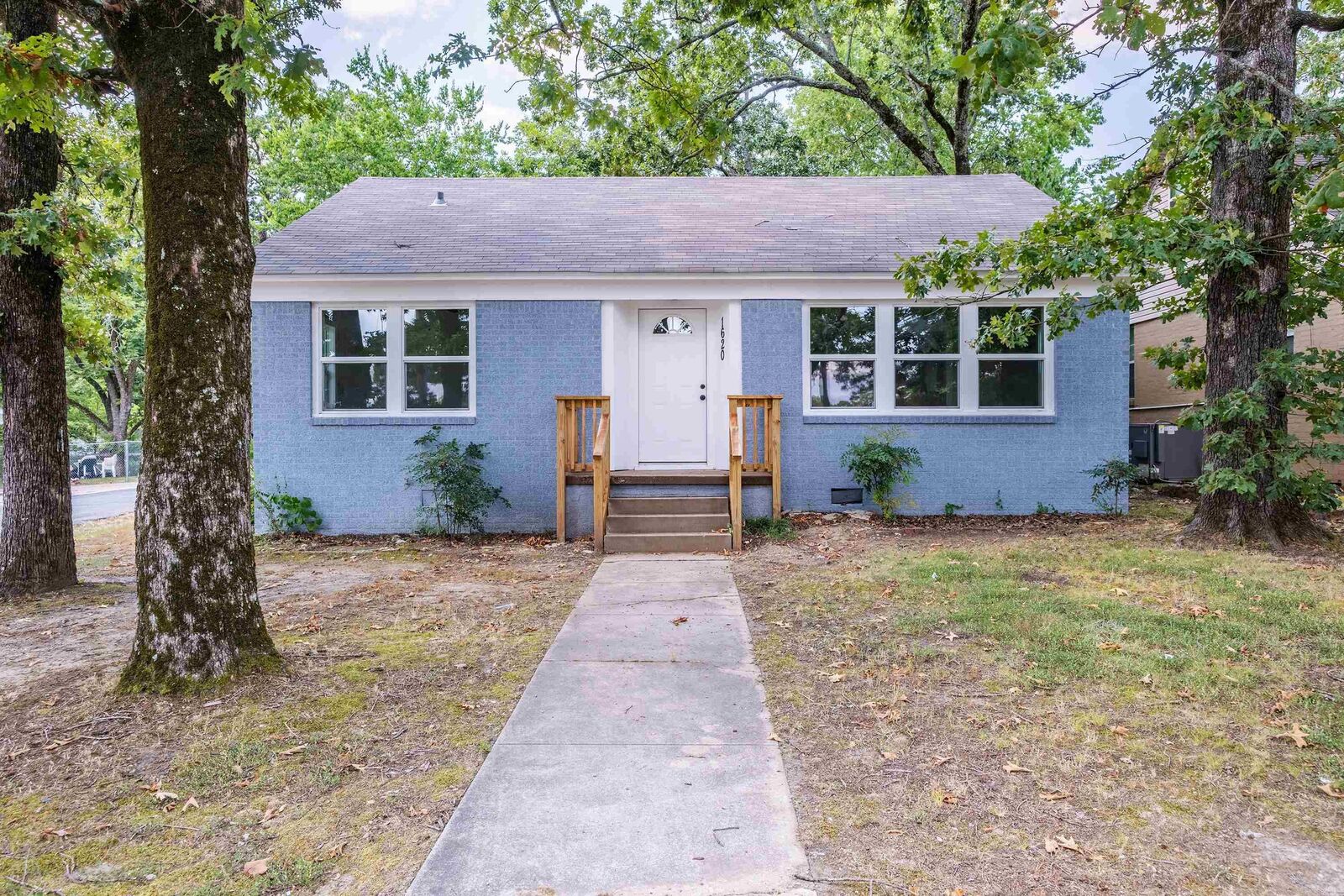 Property Photo: 1620 S Harrison AR 72204