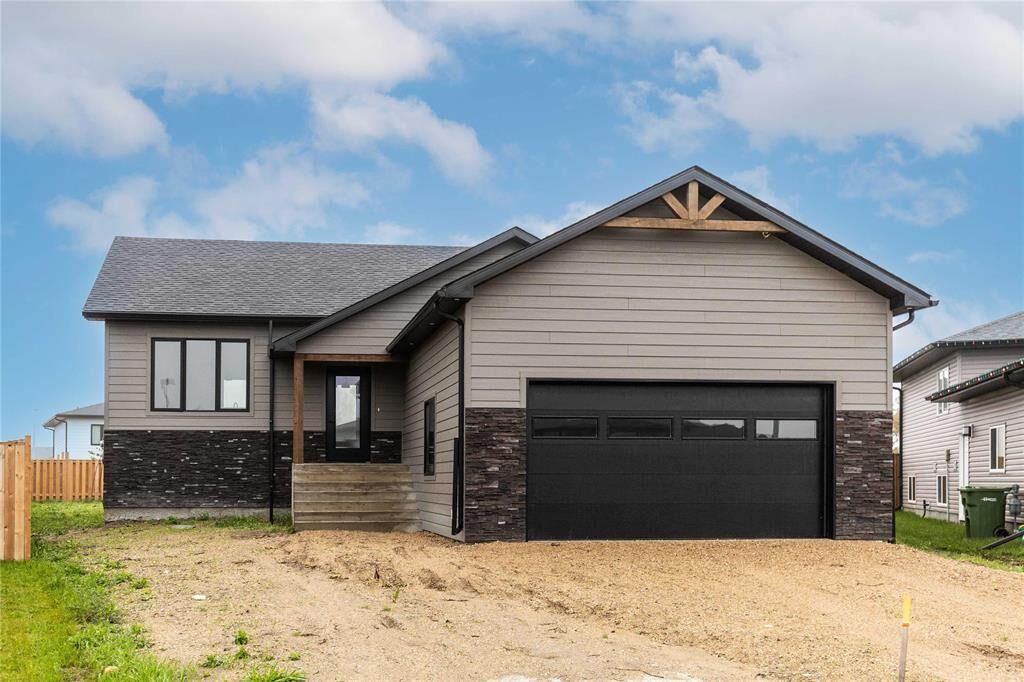Property Photo:  32 Becki Cove  MB R0A 0V2 