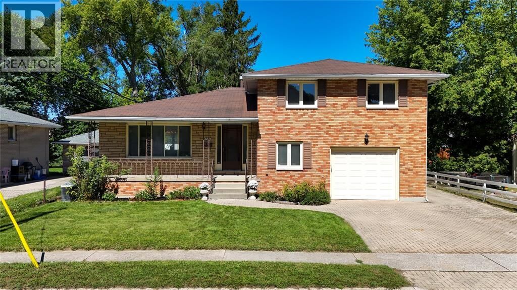 Property Photo:  820 Alexander Street  ON N7T 5H1 