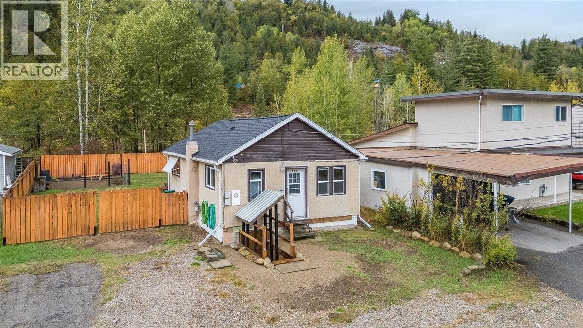 Property Photo:  256 2nd Avenue  BC V1R 4V3 