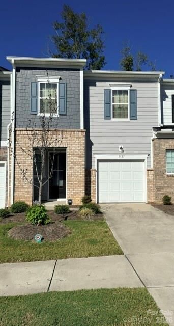 Property Photo:  1027 Grays Mill Road  NC 28215 