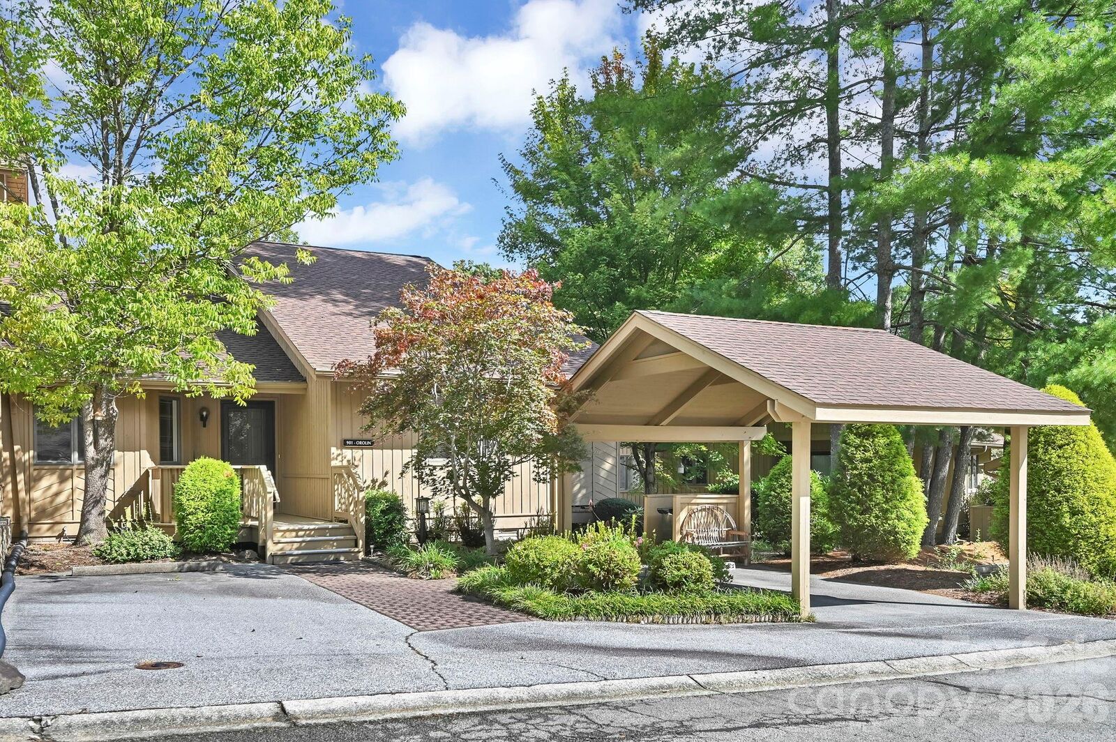 Property Photo:  901 Red Oak Drive  NC 28791 