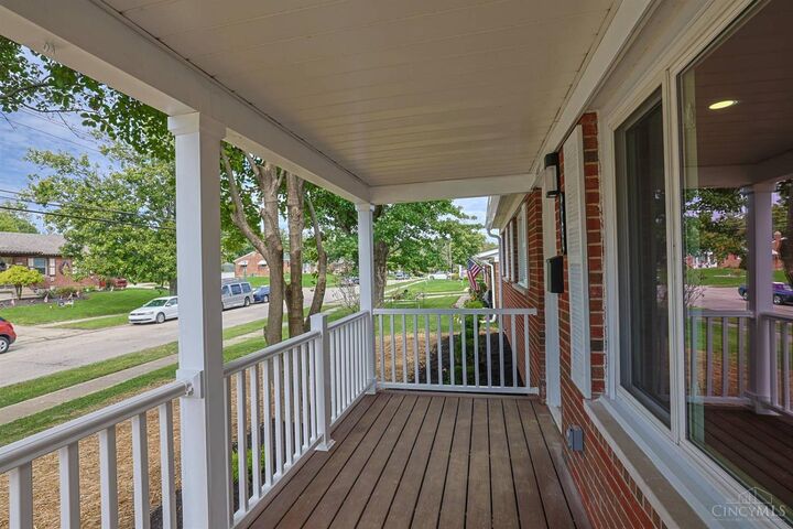 Property Photo: 8422 Chesswood Drive OH 45239