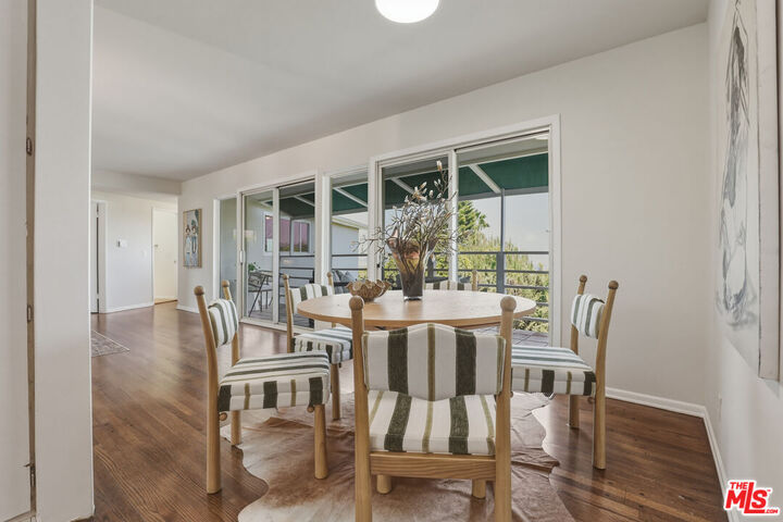 Property Photo: 2525 Ivanhoe Dr CA 90039