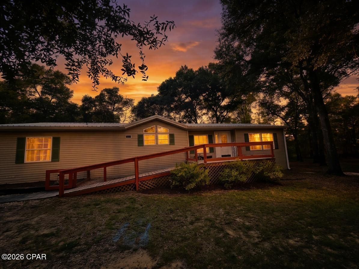 Property Photo: 3320 Cardinal Place FL 32428