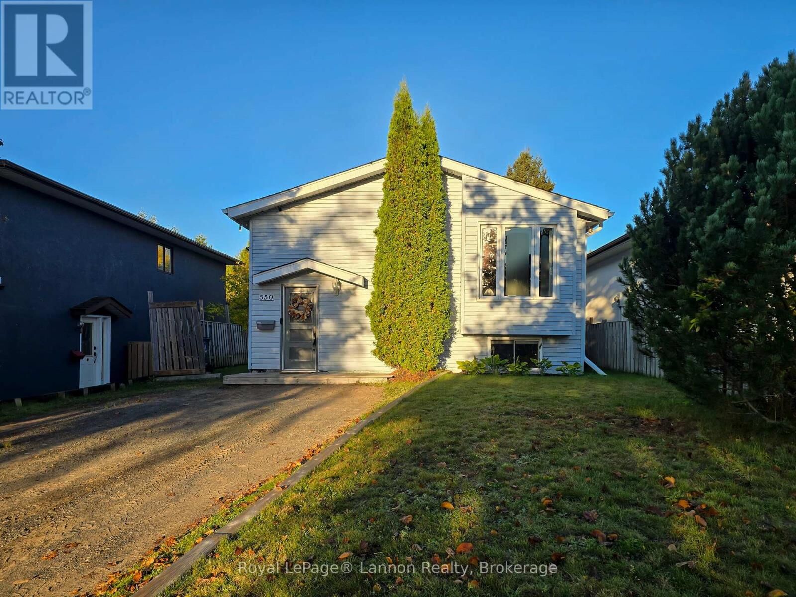 Property Photo:  550 Lanark Crescent  ON P7A 7V6 