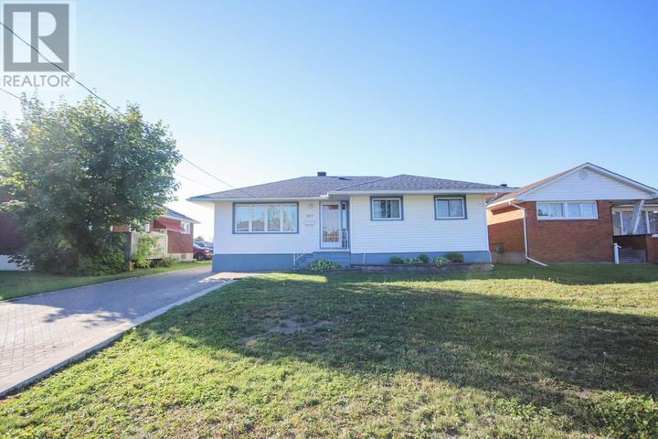Property Photo:  127 Ruth St  ON P6C 2E8 
