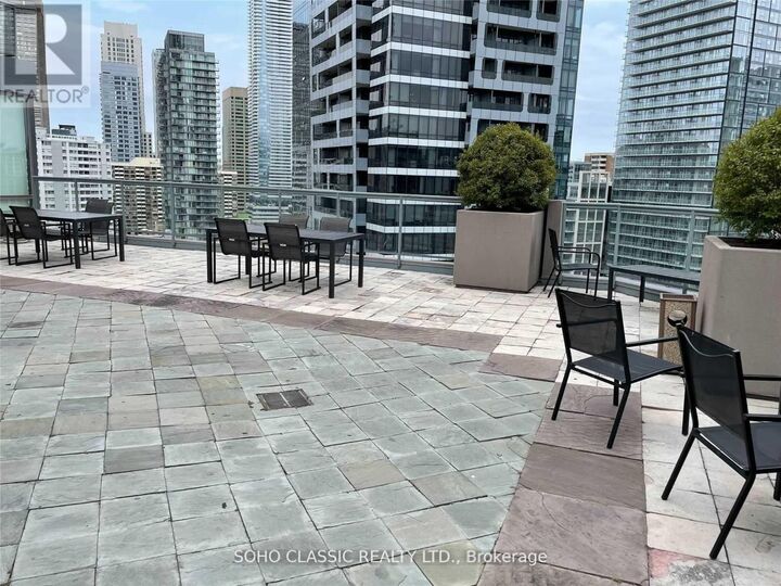 Property Photo: 24 Wellesley Street West 1811 ON M4Y 2X6
