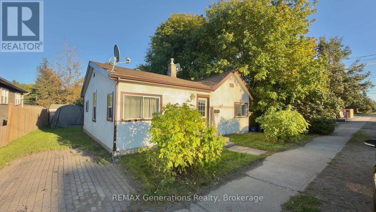 Property Photo:  503 High Street South  ON P7B 3M1 