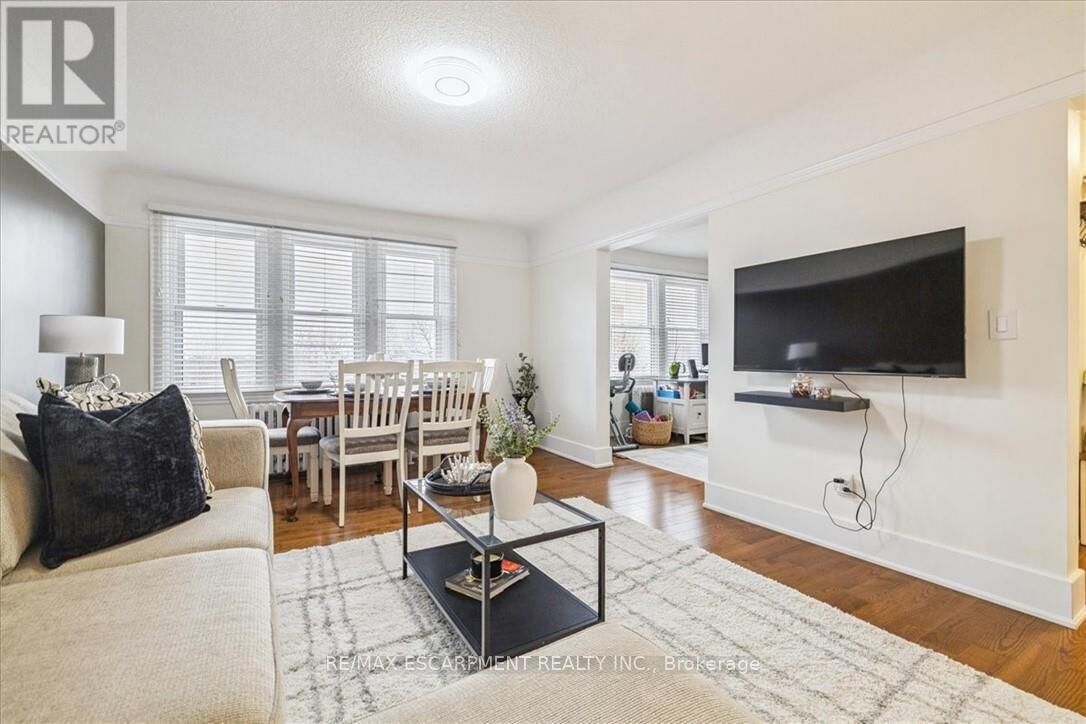 Property Photo: 21 Mountwood Avenue 6 ON L8N 2G8