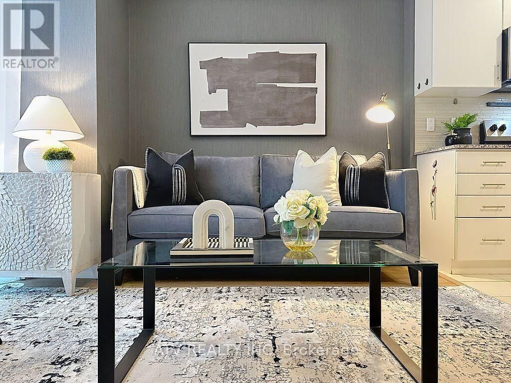 Property Photo:  26 Fieldway Road 35  ON M8Z 0E3 