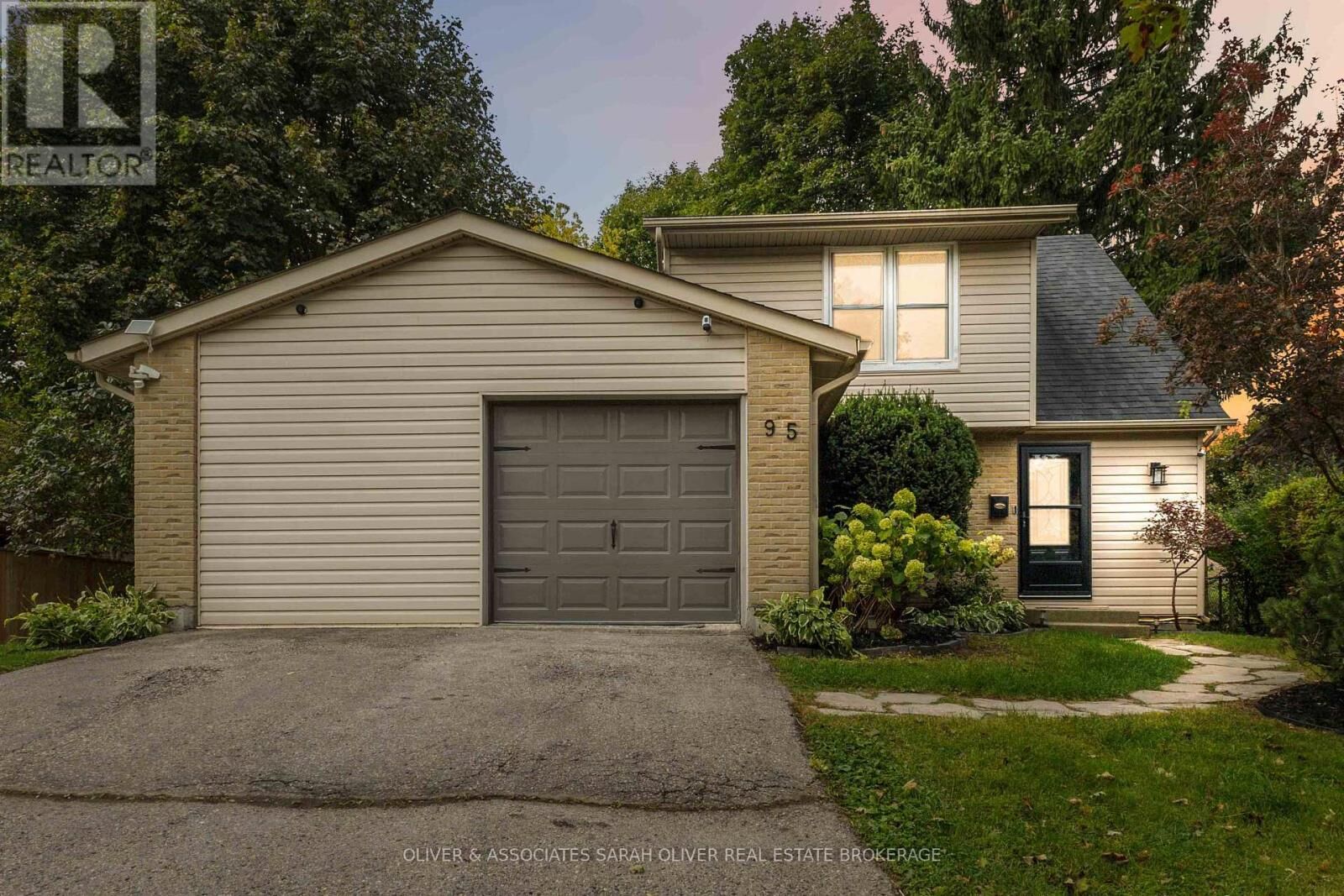 Property Photo:  95 Blackacres Boulevard  ON N6G 2G9 