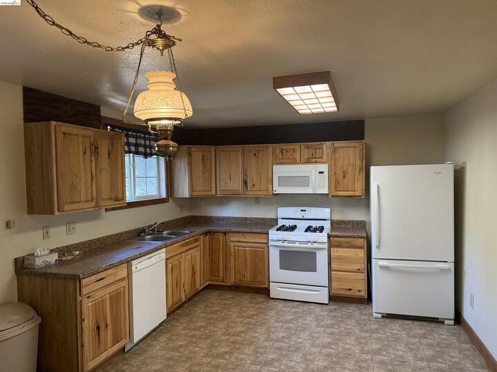 Property Photo: 11191 Big Oak Rd CA 95305