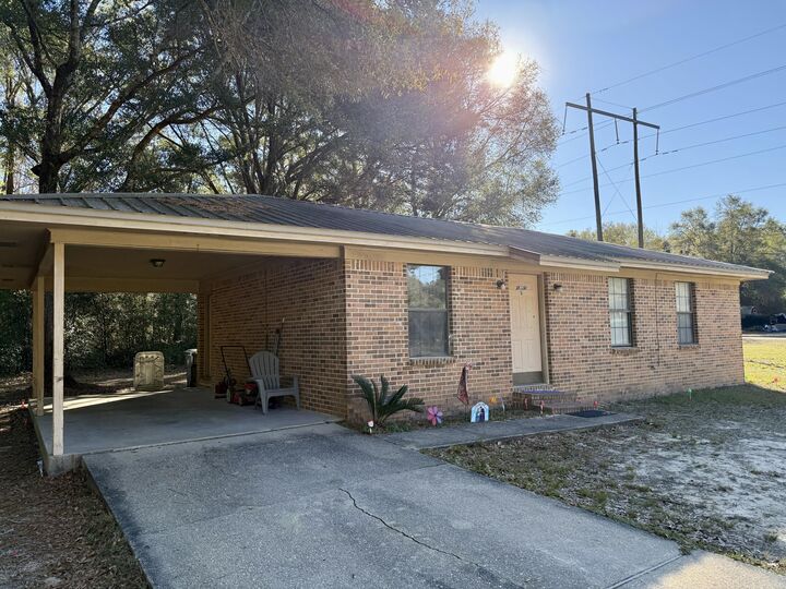 Property Photo: 18 Josephene Street FL 32433