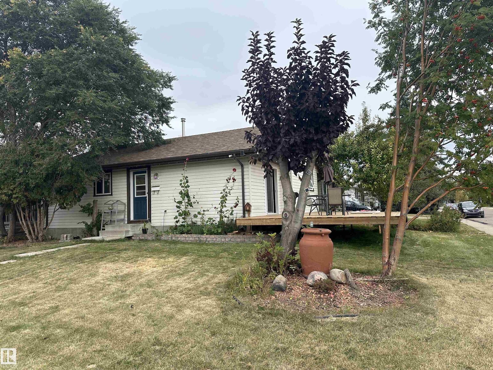 Property Photo:  2104 145 Avenue NW  AB T5Y 1T9 