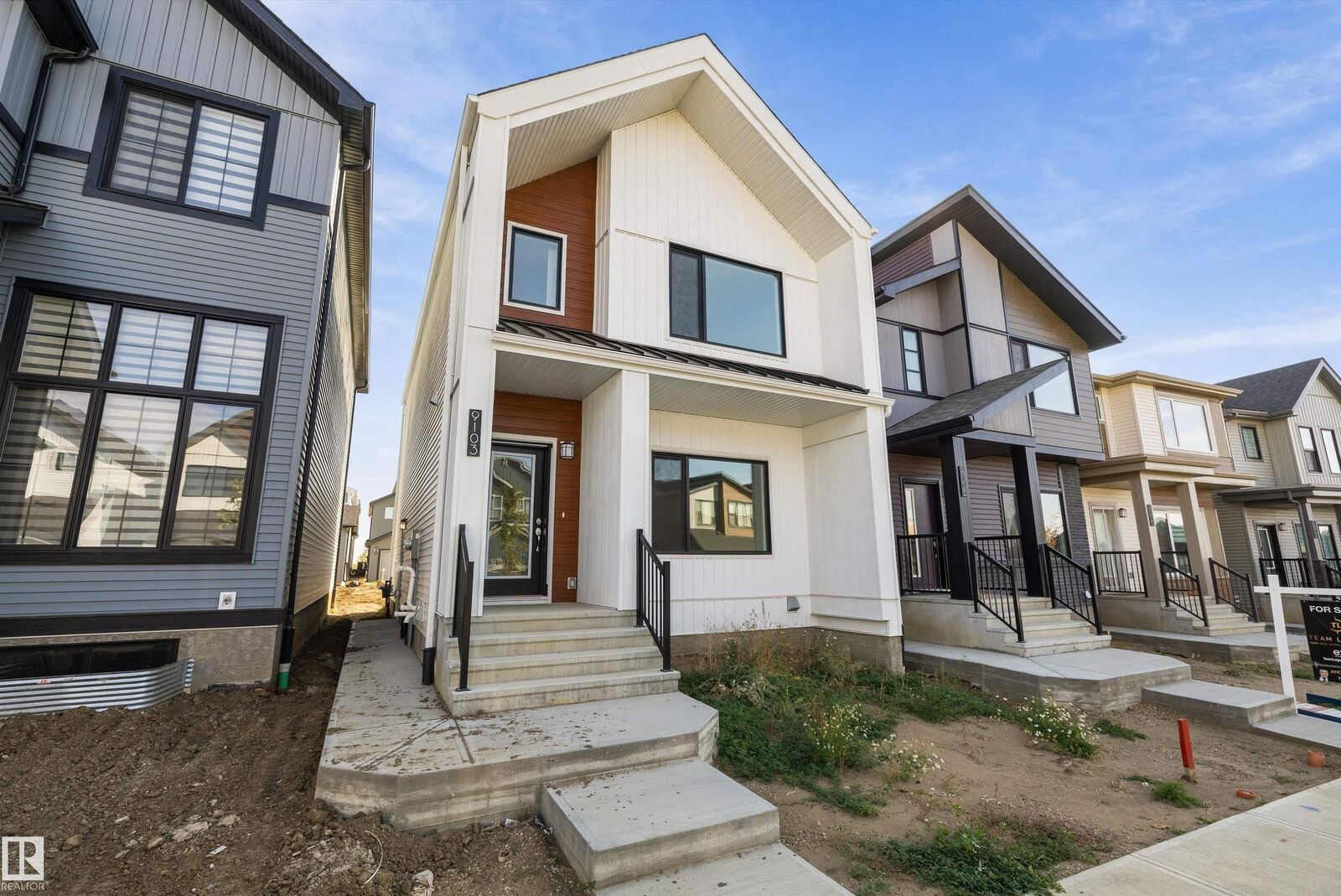 Property Photo:  9103 Elves Loop NW  AB T6M 3G2 
