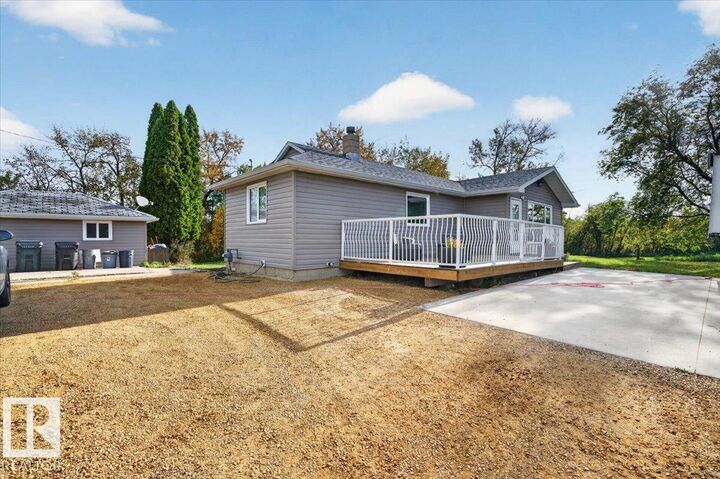 Property Photo:  53203 RR 220  AB T8E 2B5 