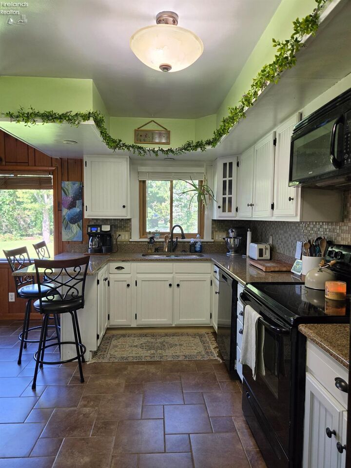 Property Photo:  44 Riverlea  OH 44883 