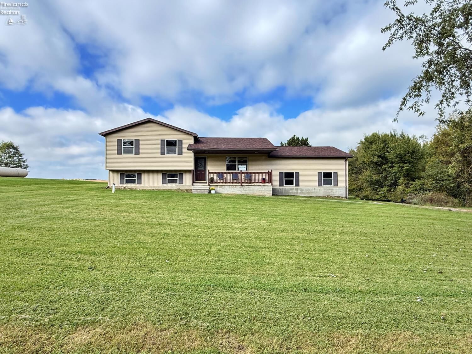 Property Photo: 122 S County Road 17 OH 44883