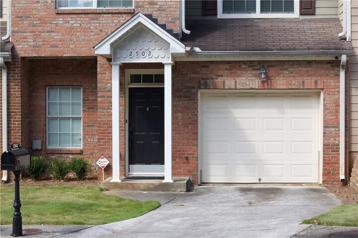 Property Photo:  2502 Laurel Circle NW  GA 30311 