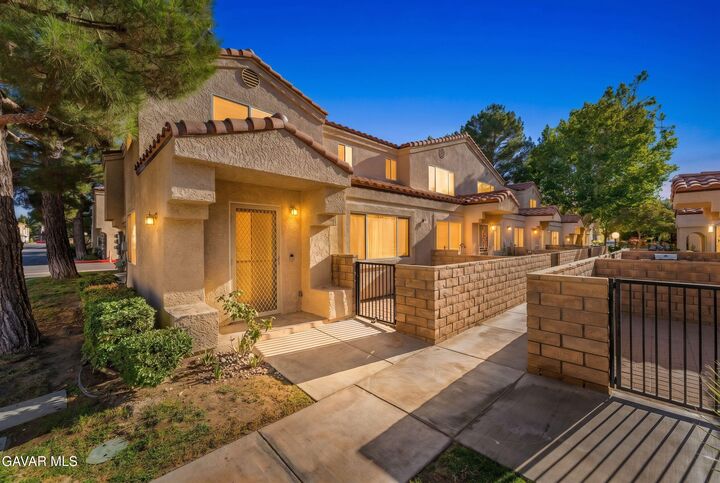 Property Photo:  43465 30th Street Unit 4  CA 93536 