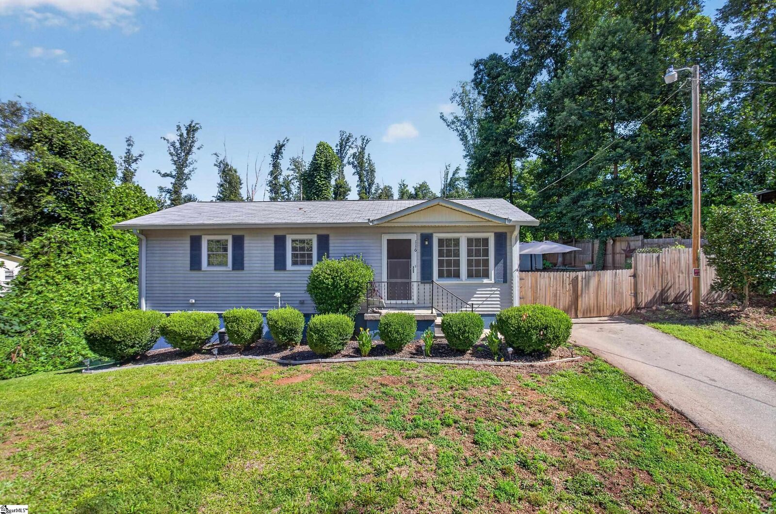 Property Photo: 116 Oak Ridge Circle SC 29678