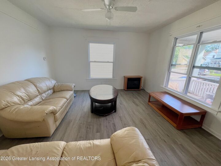 Property Photo:  416 W Willow Street  MI 48906 