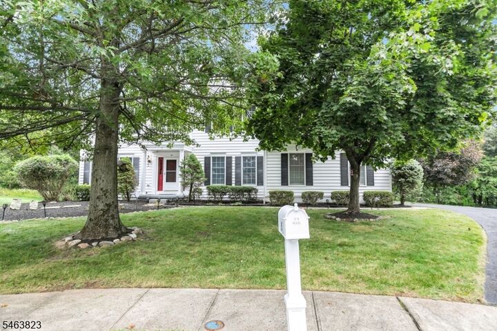 Property Photo:  5 Savannah Ct  NJ 07920 
