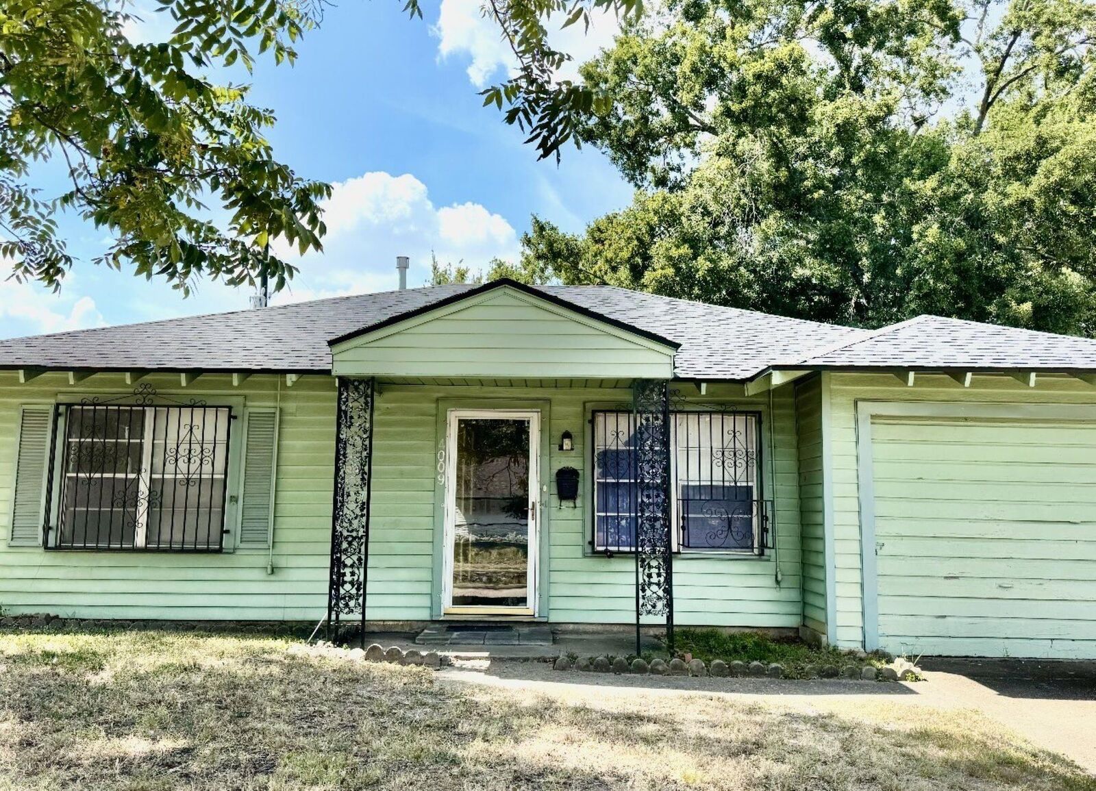 Property Photo: 4009 Ella Boulevard TX 77018