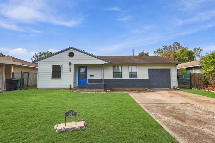 Property Photo:  4926 Edfield Street  TX 77033 
