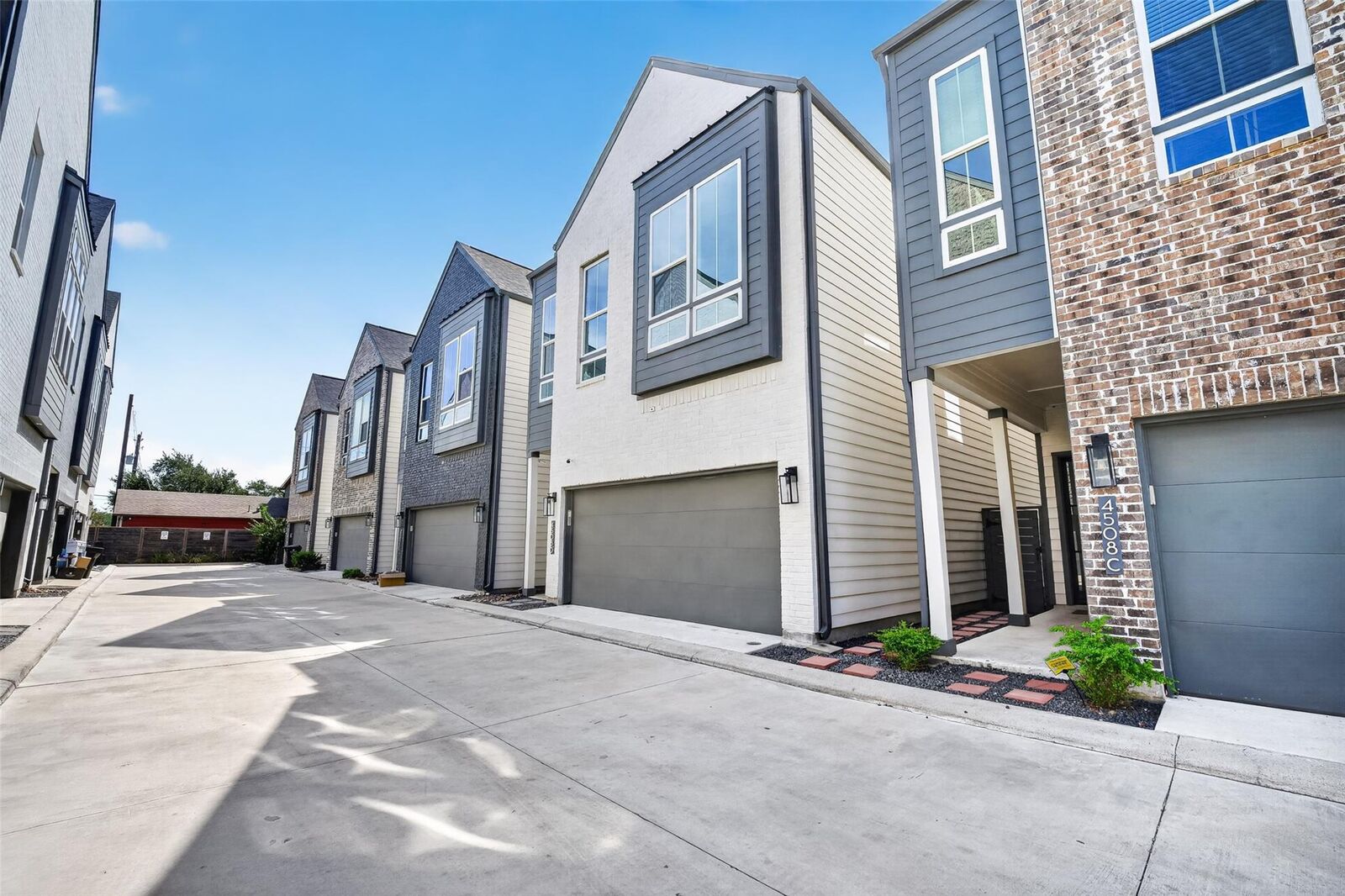 Property Photo:  4508 Old Yale Street D  TX 77018 
