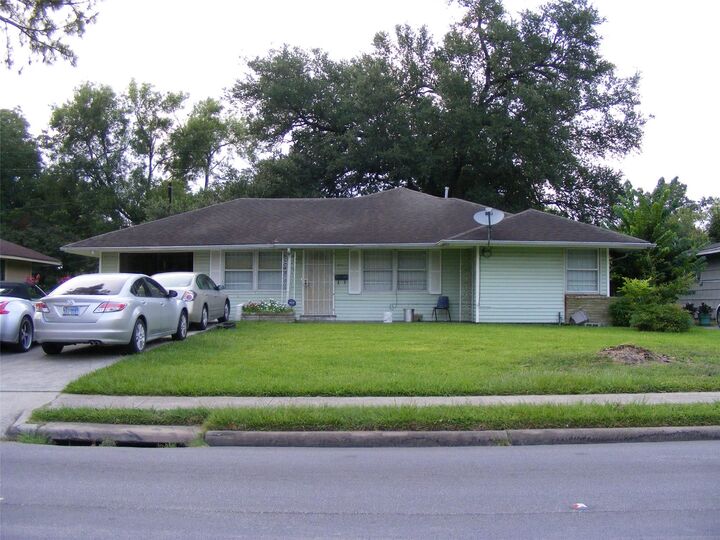Property Photo: 5751 Bellfort Street TX 77033