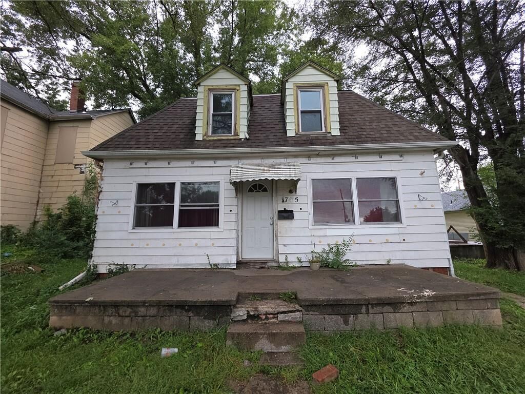 Property Photo:  705 Thompson Avenue  MO 64504 
