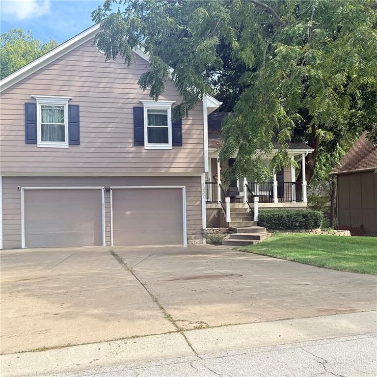 Property Photo:  1337 NE Foxwood Drive  MO 64086 