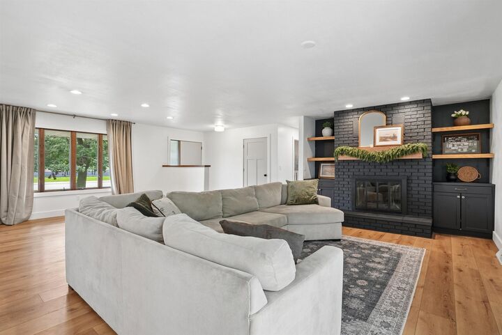 Property Photo: 206 5th St N IA 50629