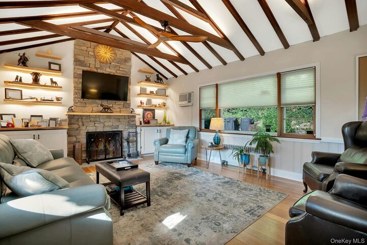Property Photo:  20 Linda Place  NY 11743 