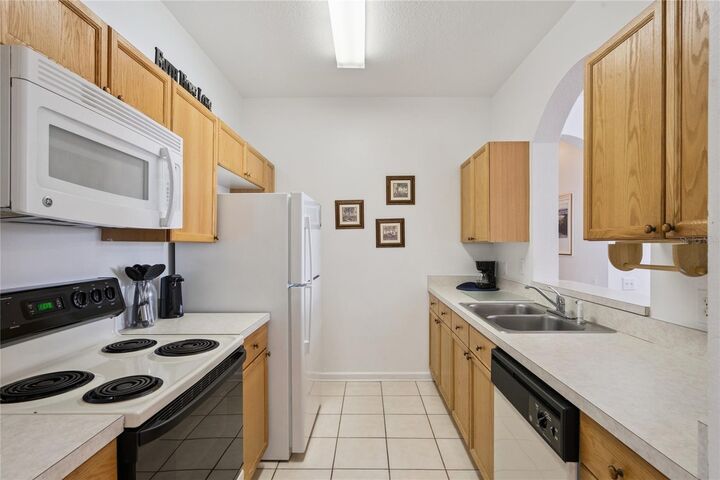 Property Photo: 2305 Butterfly Palm Way 102 FL 34747