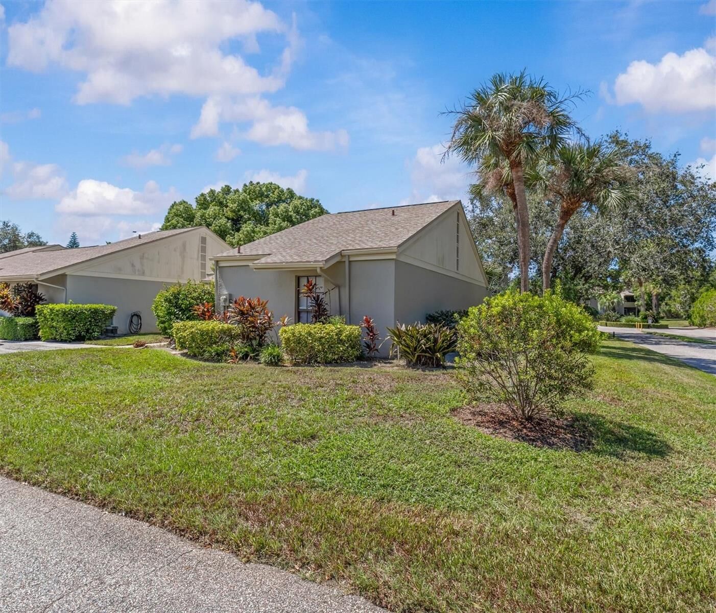 Property Photo:  1 Windrush Bay Drive  FL 34689 