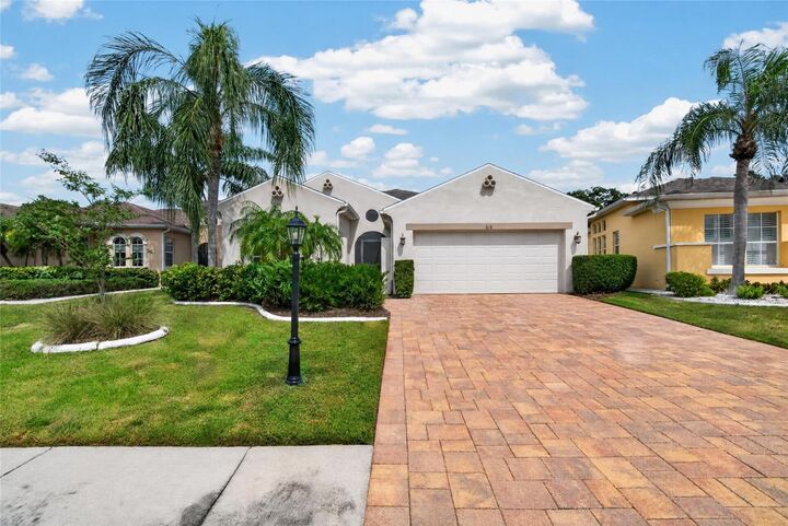 Property Photo:  818 King Leon Way  FL 33573 